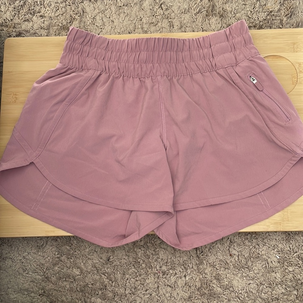 Lululemon Tracker lined shorts